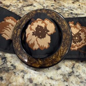 Floral cloth belt tan black brown round glossy buckle
37”